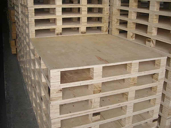 鑫峰为国际贸易客户提供优质青岛木托盘，提升物流效率和安全性